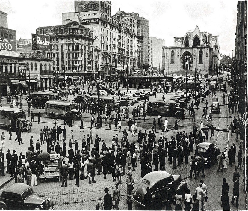 Centro da cidade. Praça da Sé