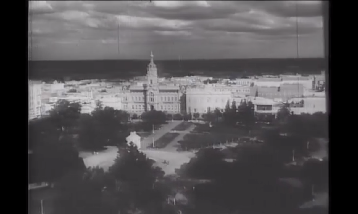 Vista panorámica de Bahía Blanca. Fotograma extraído de Sucesos argentinos, ca. 1950. Archivo de la Memoria de la UNS.