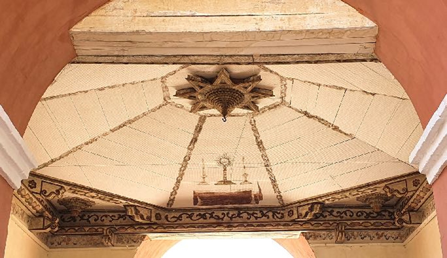 Techumbre del nivel inferior de la puerta del Carmen, 1677, San Cristóbal de Las Casas, Chiapas (México)